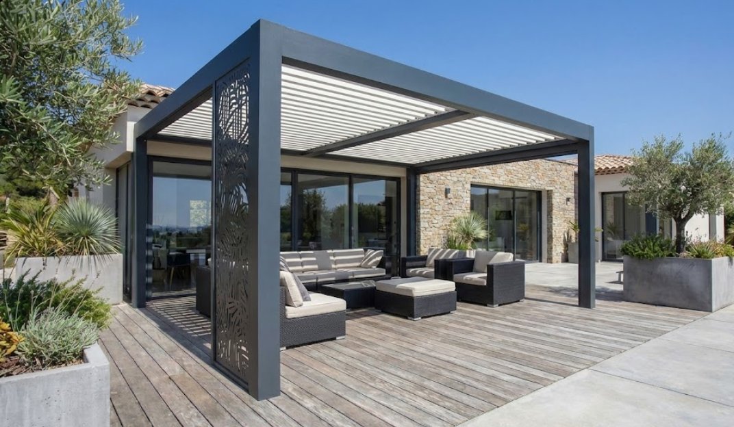 Pergola avec moucharabieh à Valbonne